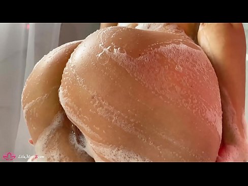 ❤️ Brunette Akuseweretsa maliseche ndi Vibrator mpaka Intense Orgasm mu Shower Zolaula pa ife ️❤